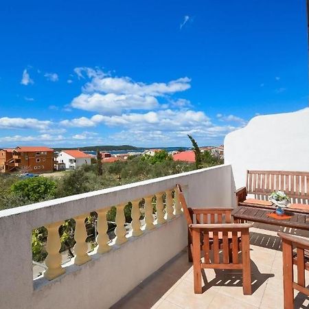 Apartments Biserka Barbat na Rabu Екстериор снимка