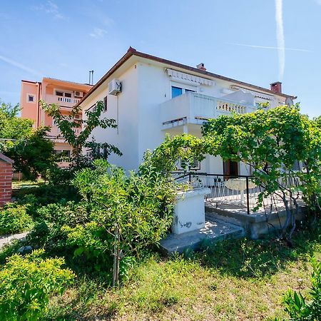 Apartments Biserka Barbat na Rabu Екстериор снимка