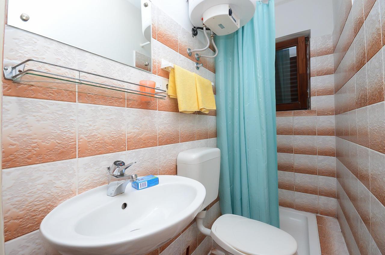 Apartments Biserka Barbat na Rabu Екстериор снимка