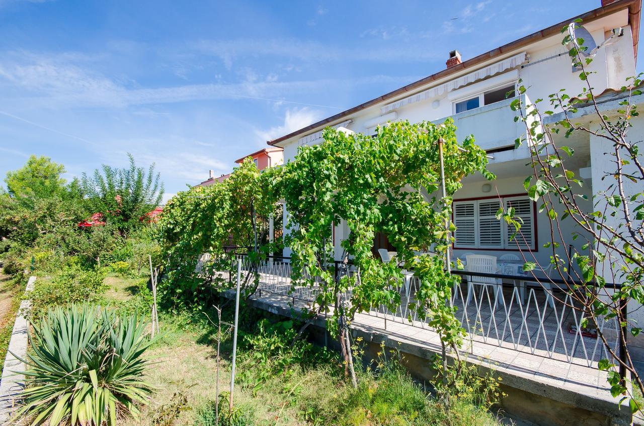 Apartments Biserka Barbat na Rabu Екстериор снимка