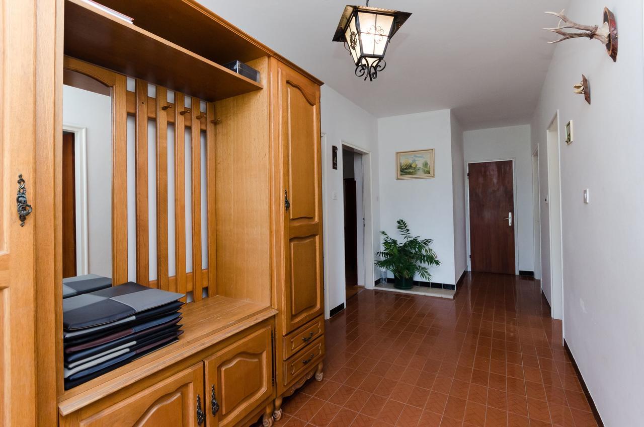 Apartments Biserka Barbat na Rabu Екстериор снимка