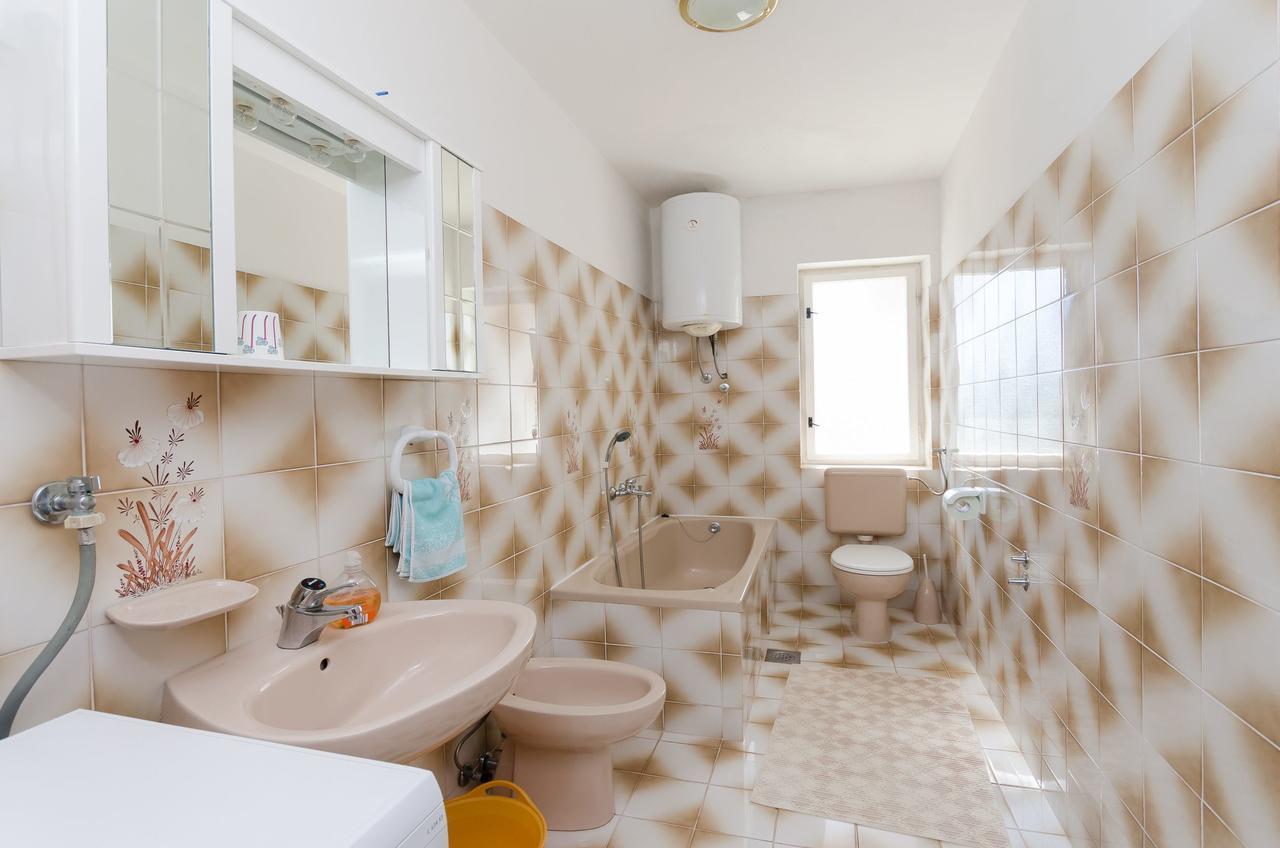 Apartments Biserka Barbat na Rabu Екстериор снимка