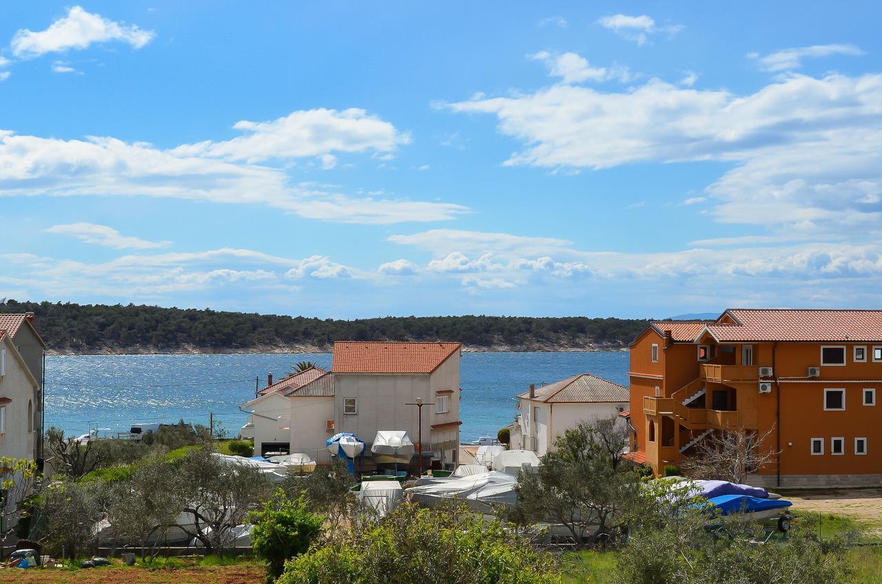 Apartments Biserka Barbat na Rabu Екстериор снимка