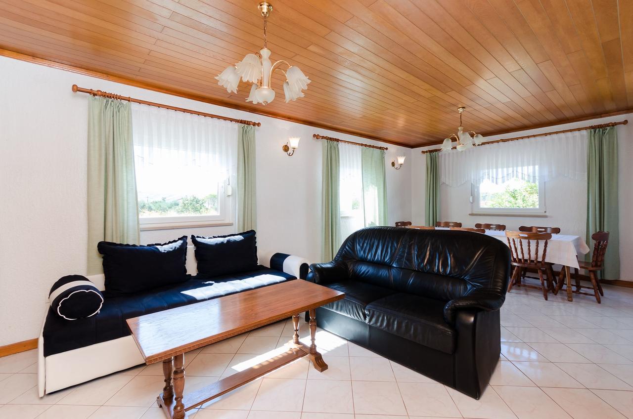 Apartments Biserka Barbat na Rabu Екстериор снимка
