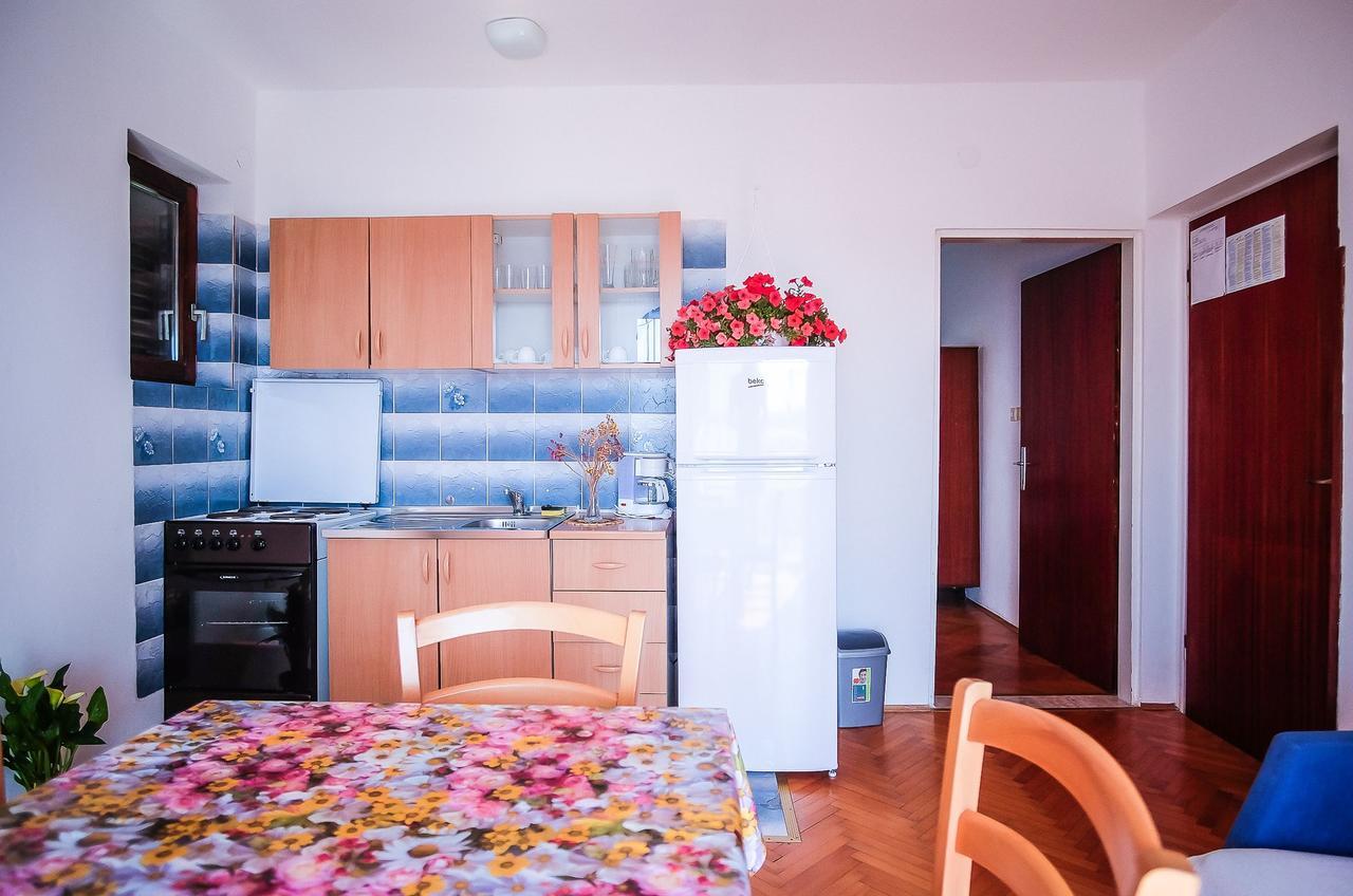 Apartments Biserka Barbat na Rabu Екстериор снимка