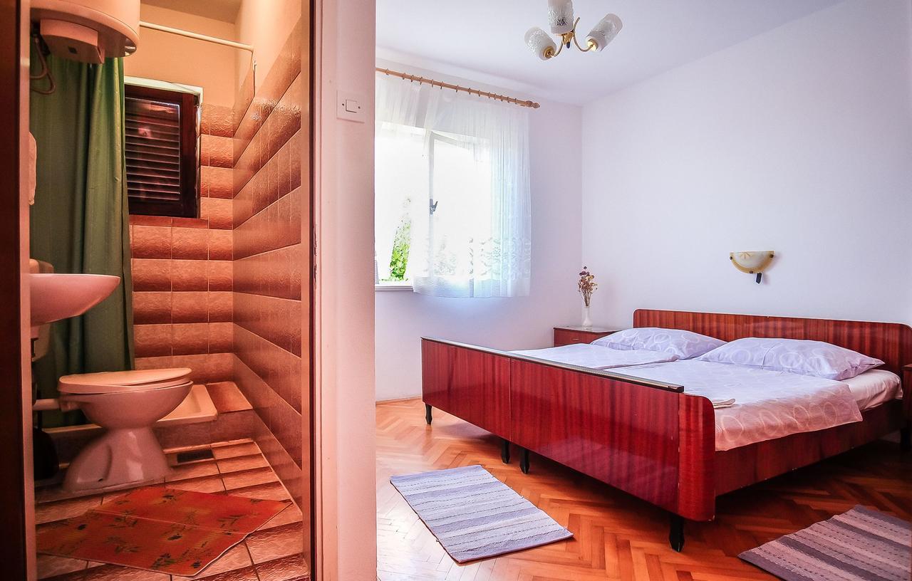 Apartments Biserka Barbat na Rabu Екстериор снимка