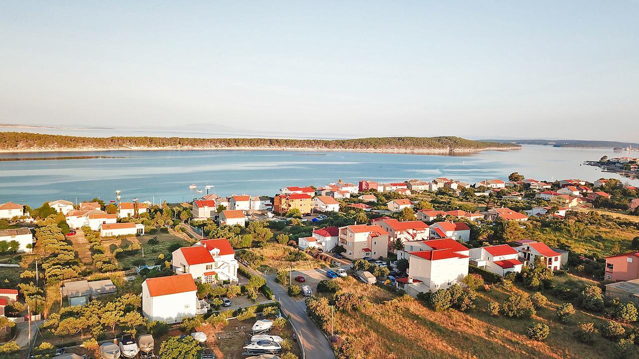 Apartments Biserka Barbat na Rabu Екстериор снимка